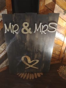 Signage Mr and Mrs with Heart